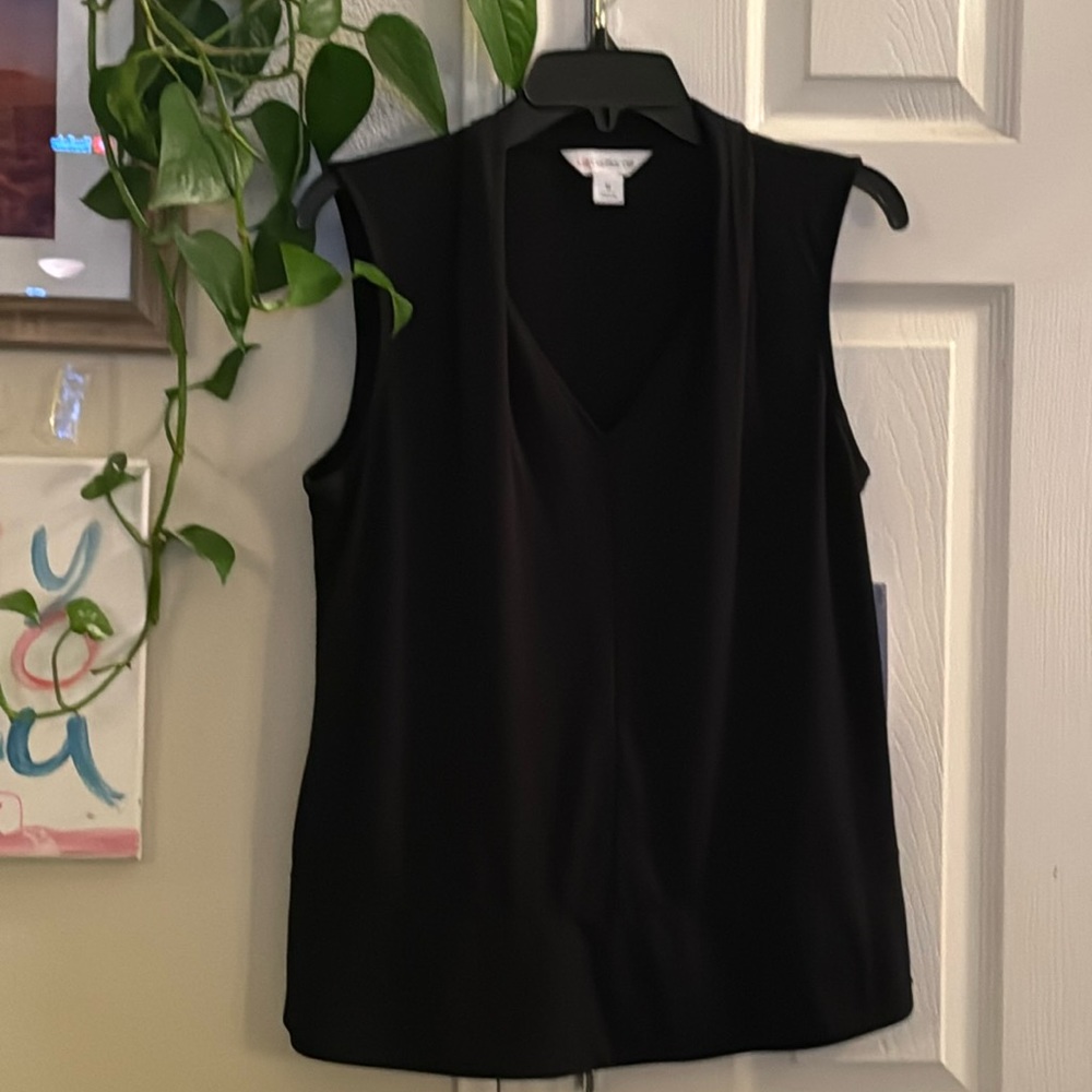 LIZ CLAIBORNE - Classic Sleeveless V-Neck Blouse - Black